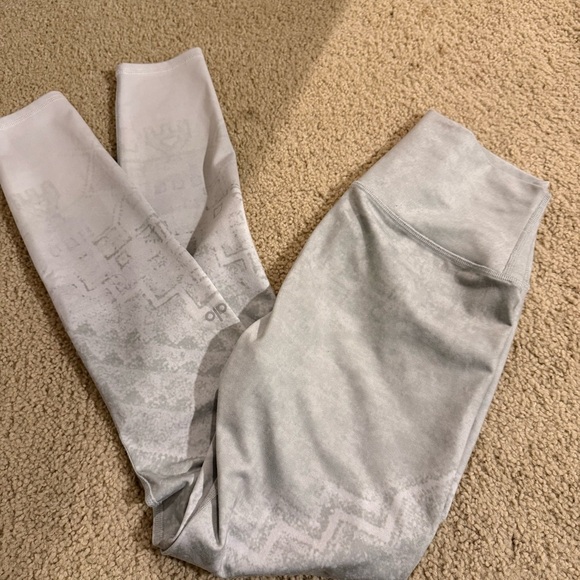 ALO Yoga Light Green Women's Leggings - Picture 6 of 6